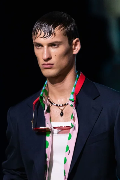 Look 19